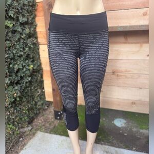 Women's Black Patterned Leggings by Lululemon size 6